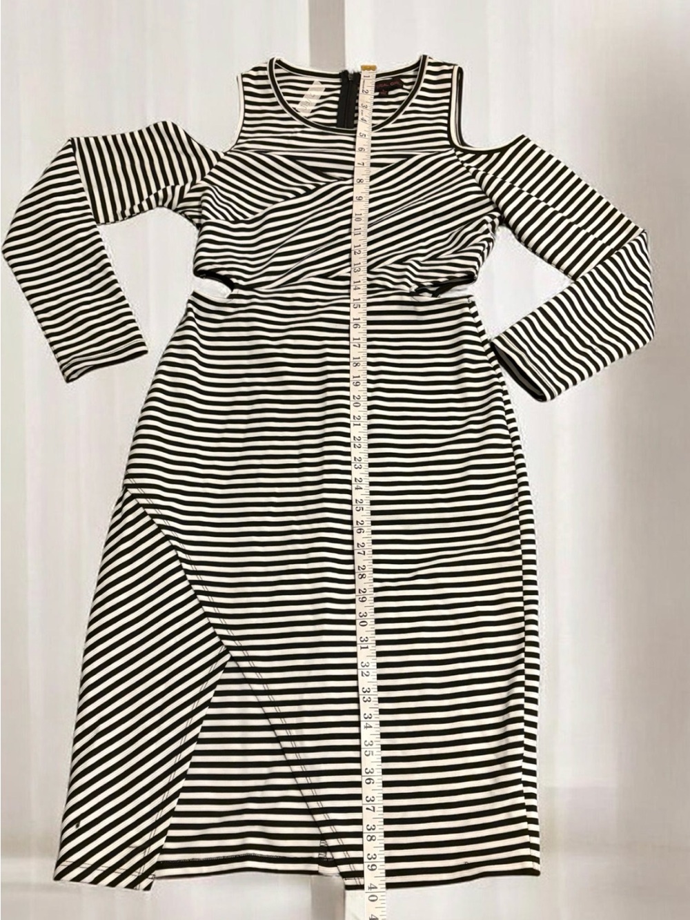Black and White Striped Cold-Shoulder Bodycon Dress - Picture 6 of 7